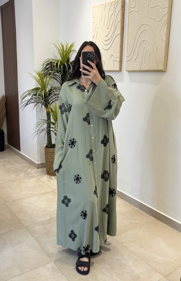 Robe Queen – Image 8