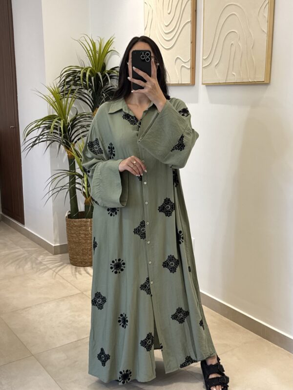 Robe Queen – Image 2
