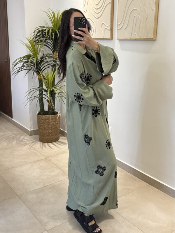 Robe Queen – Image 5