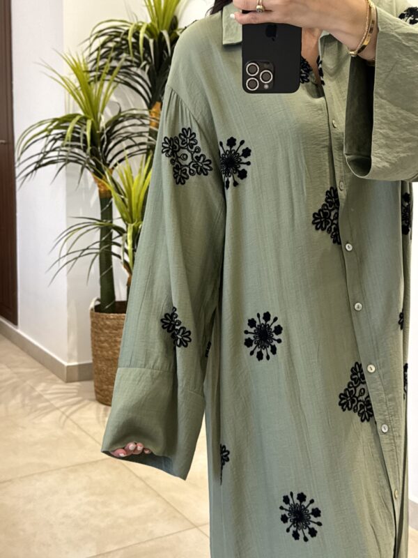 Robe Queen – Image 7