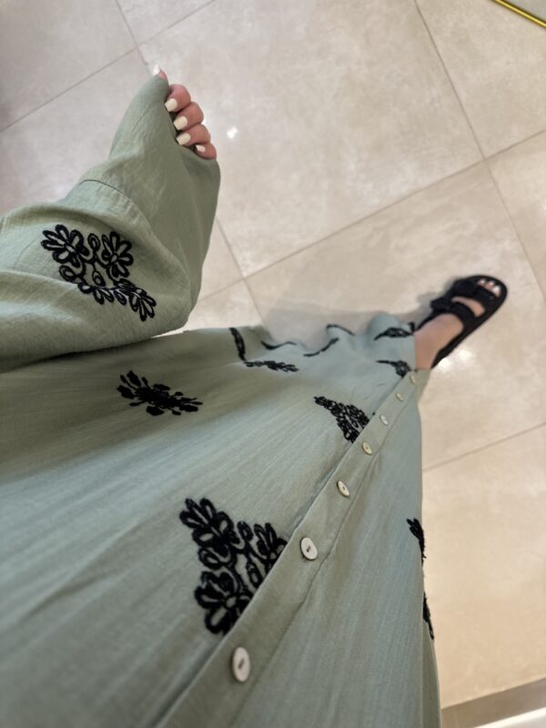 Robe Queen – Image 10